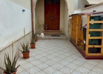 ingresso esterno.jpg - Appartamento Scorrano - foto 9