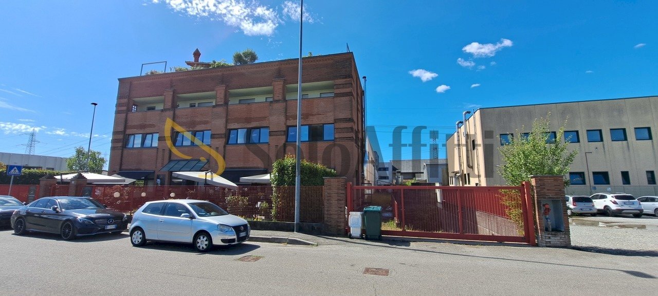 20250708_104521.jpg - Magazzino Via Monte Cevedale 70, Seveso - foto 1