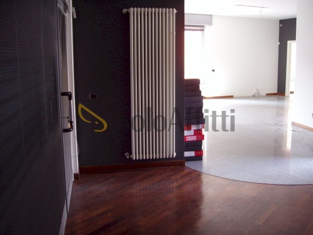 P6100022.JPG - Locale Commerciale Corso Roma 26, Cesano Maderno - foto 2