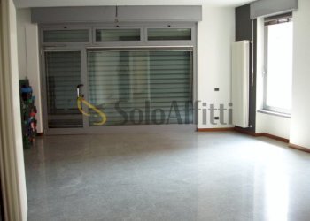 P6100026.JPG - Locale Commerciale Corso Roma 26, Cesano Maderno - foto 1