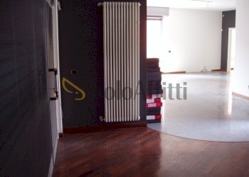 P6100022.JPG - Locale Commerciale Corso Roma 26, Cesano Maderno - foto 2