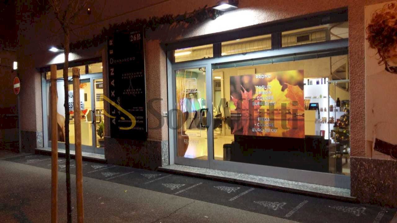 IMG-20181211-WA0008.jpg - Locale Commerciale Corso Roma 26, Cesano Maderno - foto 1