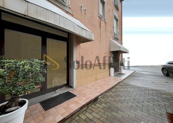 IMG_1756bis.JPG - Locale Commerciale Viale crotone 37q, Catanzaro - foto 1