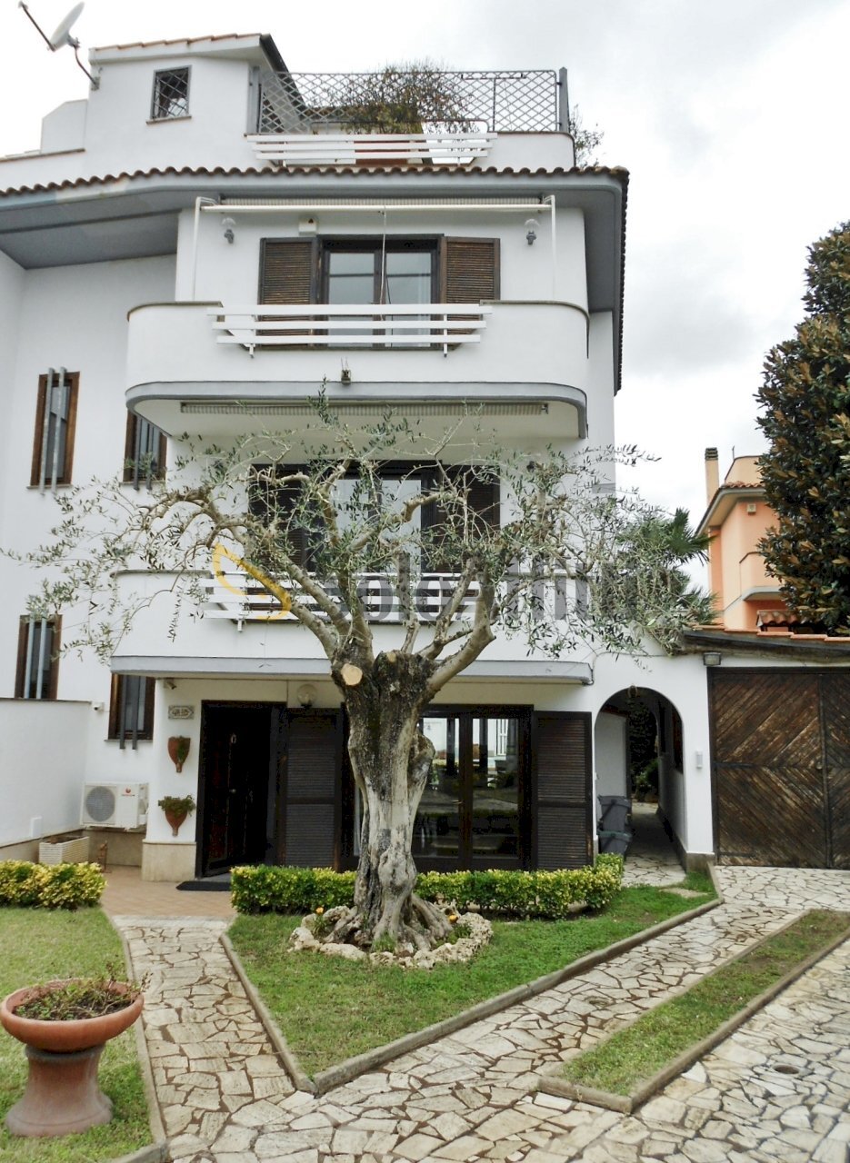 Fiumicino, Fregene - villa indipendente - Villa a Schiera Via Fiorenzuola di Focara, Fiumicino - foto 3