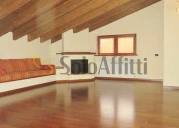 Soggiorno.JPG - Trilocale Via Trebbia, Parabiago - foto 19