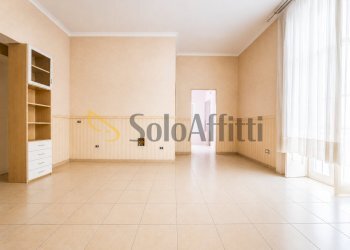 Soggiorno - Three-room apartment Via Brombeis, Napoli - photo 2