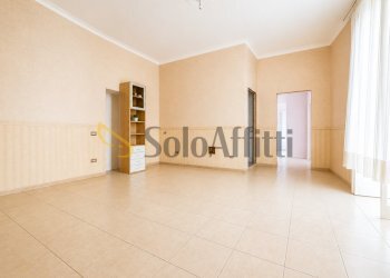 Soggiorno - Three-room apartment Via Brombeis, Napoli - photo 4