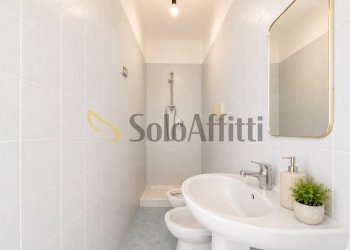 Bagno - Three-room apartment Via Brombeis, Napoli - photo 8