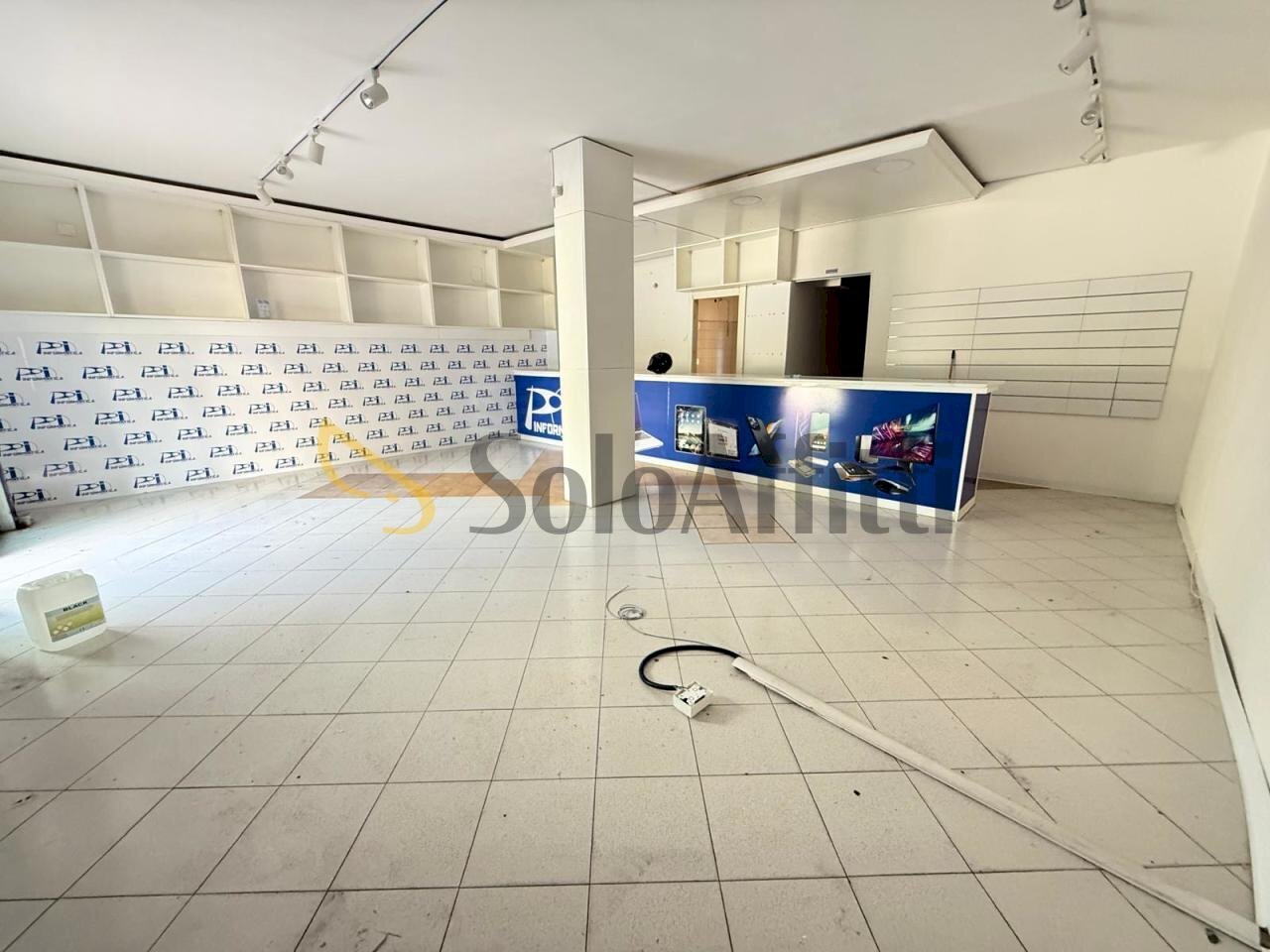 IMG-20250905-WA0014.jpg - Locale Commerciale Via John Fitzgerald Kennedy 28, Caserta - foto 3