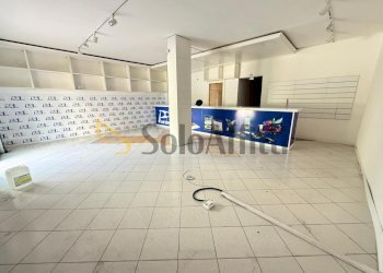 IMG-20250905-WA0014.jpg - Locale Commerciale Via John Fitzgerald Kennedy 28, Caserta - foto 3