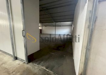 IMG-20250711-WA0011.jpg - Magazzino Via Mastrilli, Maddaloni - foto 10