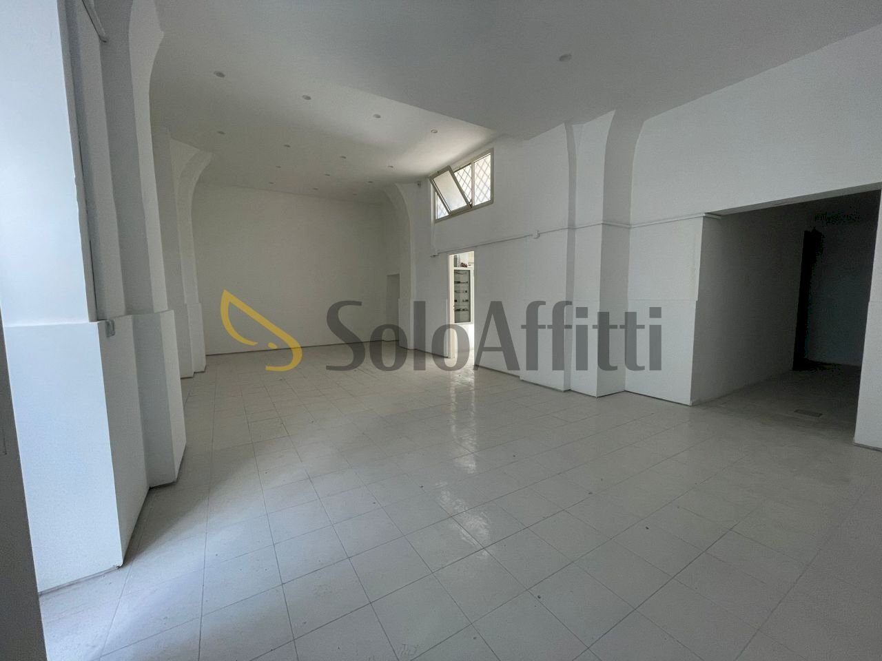 IMG-20250611-WA0028.jpg - Warehouse Corso Trieste 82, Caserta - photo 2