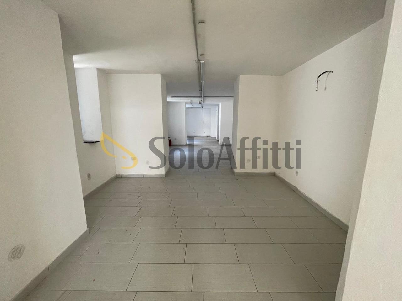 IMG-20250519-WA0040.jpg - Commercial Premises Via Generale Alberto Pollio 10, Caserta - photo 1