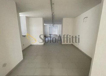 IMG-20250519-WA0040.jpg - Locale Commerciale Via Generale Alberto Pollio 10, Caserta - foto 1