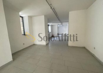 IMG-20250519-WA0045.jpg - Locale Commerciale Via Generale Alberto Pollio 10, Caserta - foto 2