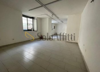 IMG-20250519-WA0041.jpg - Locale Commerciale Via Generale Alberto Pollio 10, Caserta - foto 6