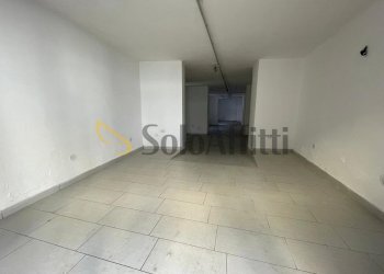 IMG-20250519-WA0043.jpg - Locale Commerciale Via Generale Alberto Pollio 10, Caserta - foto 9