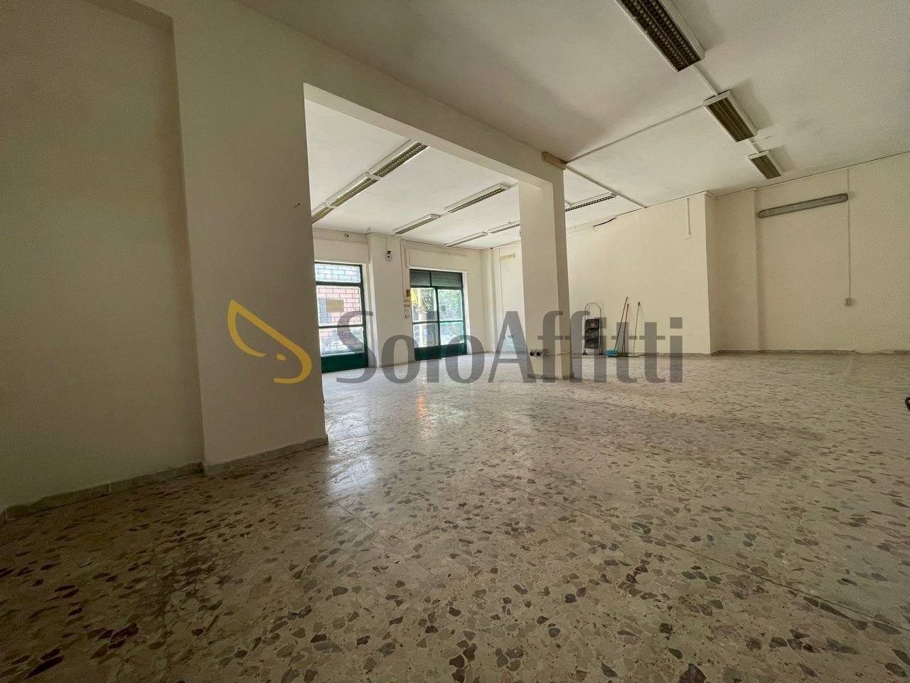 IMG-20250507-WA0003.jpg - Locale Commerciale Via Emanuele Campolongo, Maddaloni - foto 2