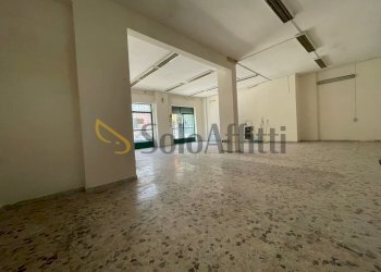 IMG-20250507-WA0003.jpg - Locale Commerciale Via Emanuele Campolongo, Maddaloni - foto 2