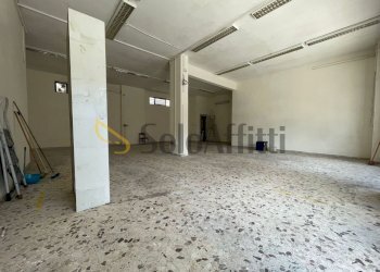 IMG-20250507-WA0002.jpg - Locale Commerciale Via Emanuele Campolongo, Maddaloni - foto 4