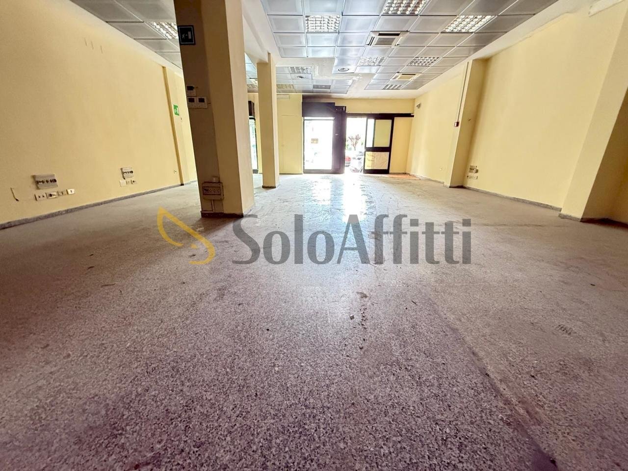 IMG-20250506-WA0018.jpg - Commercial Premises Via Giulio Antonio Acquaviva 36a, Caserta - photo 1