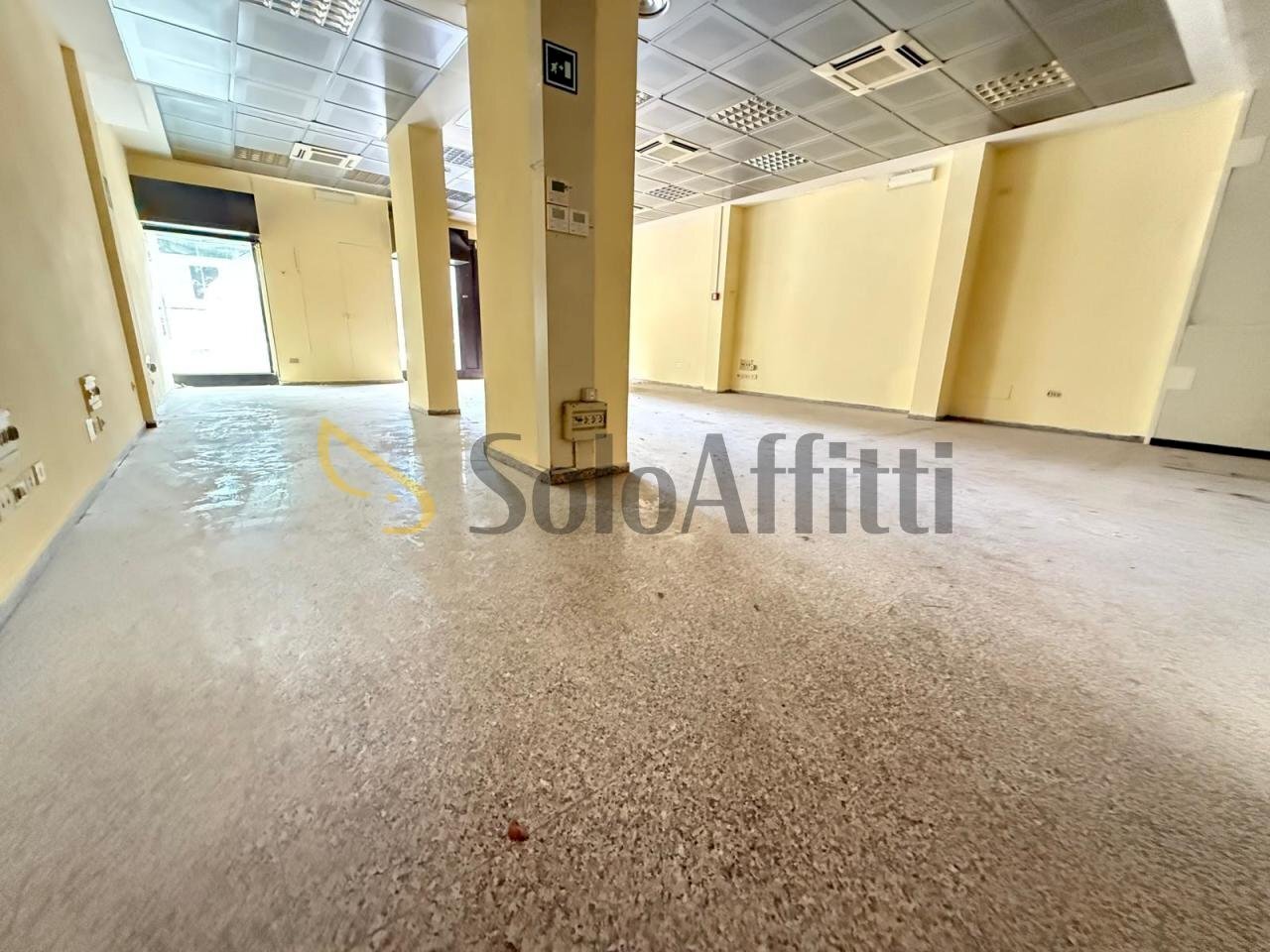 IMG-20250506-WA0017.jpg - Commercial Premises Via Giulio Antonio Acquaviva 36a, Caserta - photo 2