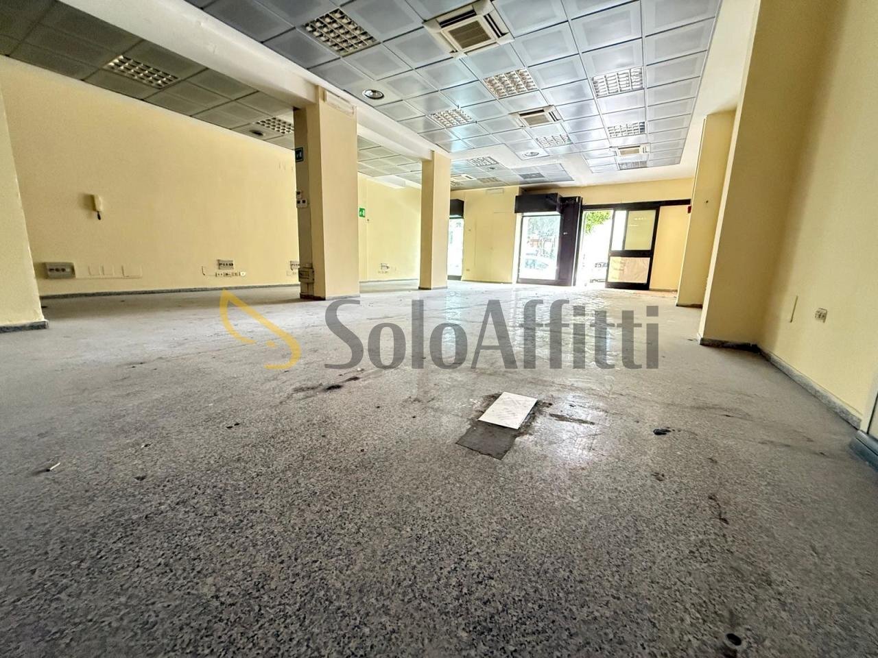 IMG-20250506-WA0012.jpg - Commercial Premises Via Giulio Antonio Acquaviva 36a, Caserta - photo 3