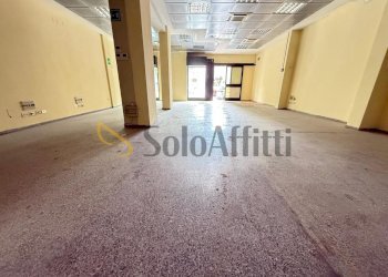 IMG-20250506-WA0018.jpg - Locale Commerciale Via Giulio Antonio Acquaviva 36a, Caserta - foto 1