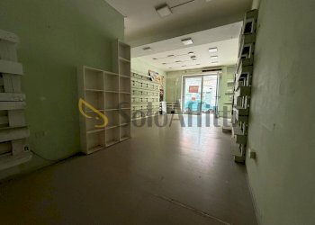 IMG-20250506-WA0006.jpg - Locale Commerciale Via Renato de Martino 4, Caserta - foto 3