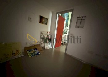 IMG-20250506-WA0002.jpg - Locale Commerciale Via Renato de Martino 4, Caserta - foto 5