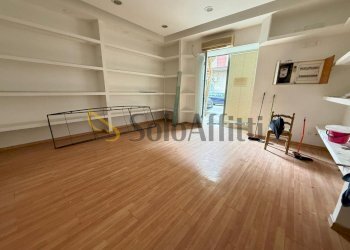 IMG-20250424-WA0086.jpg - Locale Commerciale Via Giulio Antonio Acquaviva 226, Caserta - foto 1