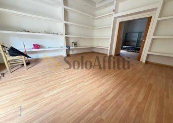 IMG-20250424-WA0087.jpg - Locale Commerciale Via Giulio Antonio Acquaviva 226, Caserta - foto 3