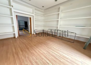 IMG-20250424-WA0089.jpg - Locale Commerciale Via Giulio Antonio Acquaviva 226, Caserta - foto 5