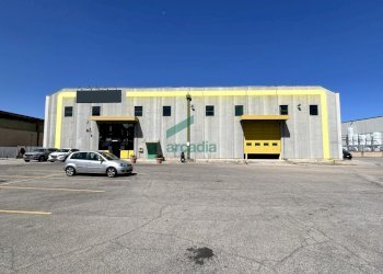 dettagli - Locale Commerciale Strada Provinciale Palese-modugno 12, Modugno - foto 1