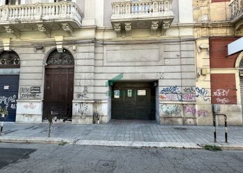 facciata - Magazzino Corso Cavour 192, Bari - foto 1