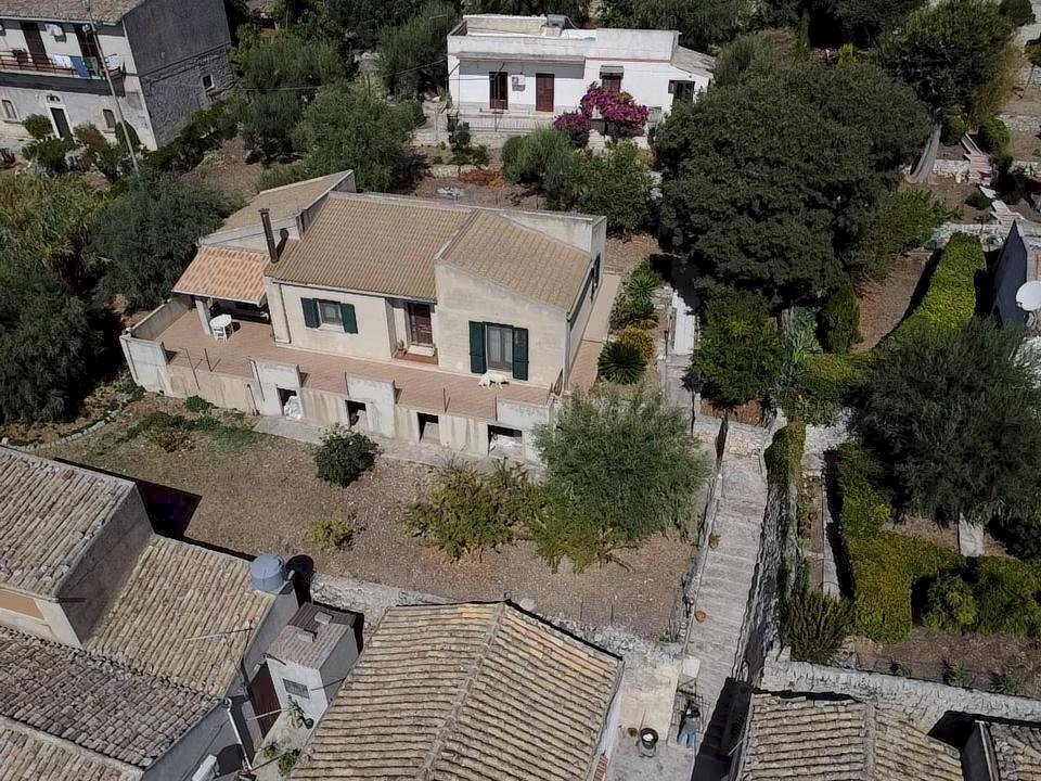 WhatsApp Image 2025-09-04 at 19.39.18 (2).jpeg - Villa Via Garaffa Soldato 131, Modica - foto 1