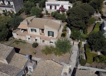 WhatsApp Image 2025-09-04 at 19.39.18 (2).jpeg - Villa Via Garaffa Soldato 131, Modica - foto 1