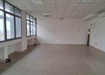 20260306_141803.jpg - Office Via Mario Fantelli 12, Parma - photo 8