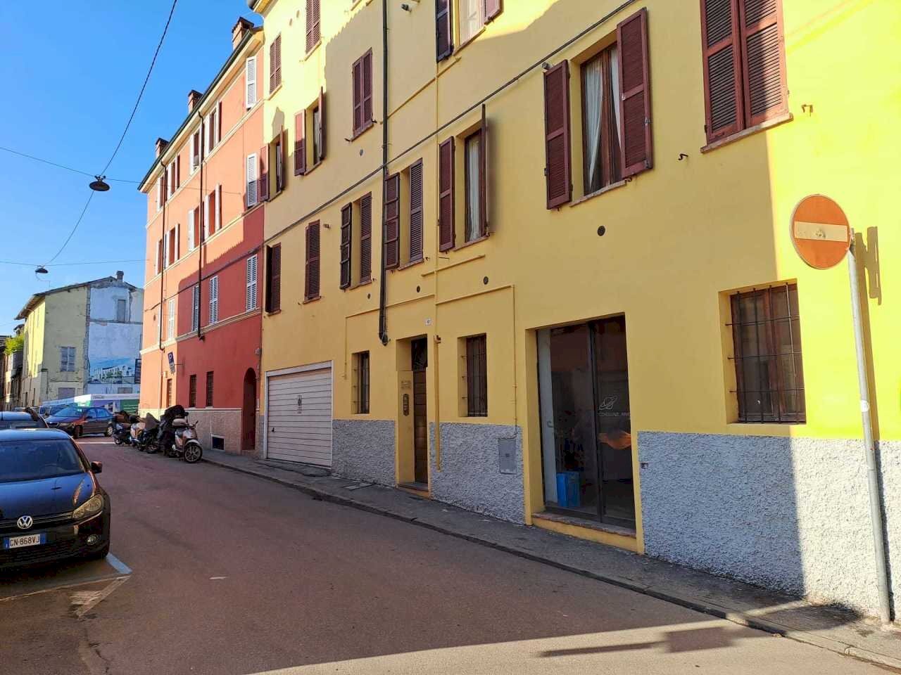 facciata - Commercial Premises Borgo Valorio 10, Parma - photo 3