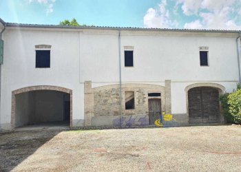 WhatsApp Image 2025-05-20 at 16.21.28 (1).jpeg - Porzione di casa Langhirano - foto 1