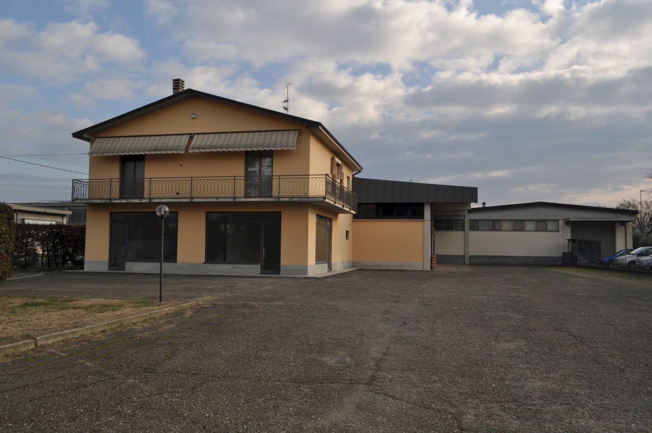 DSC_0006.JPG - Locale Commerciale Via Provinciale, Sala Baganza - foto 2
