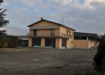 DSC_0002.JPG - Locale Commerciale Via Provinciale, Sala Baganza - foto 1