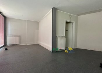 IMG_E2195.JPG - Ufficio Viale Libertà 5, Collecchio - foto 1