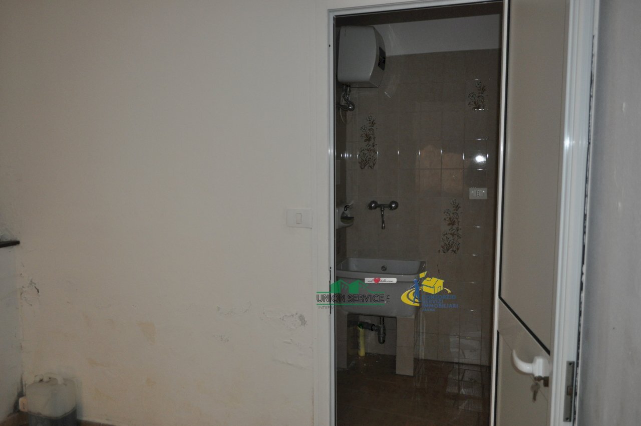 DSC_0607.JPG - Locale Commerciale Via San Bernardo Borgo, Brugnato - foto 2