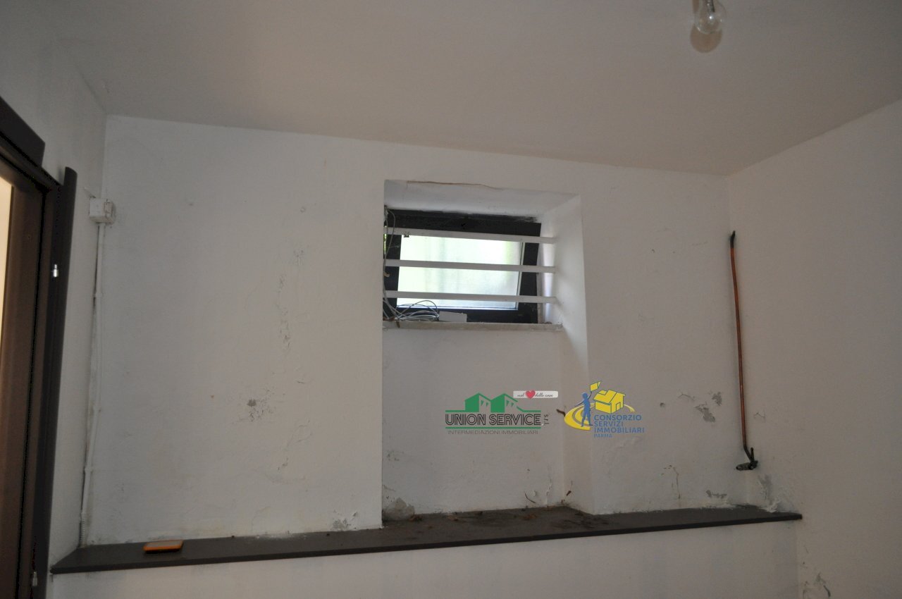 DSC_0608.JPG - Locale Commerciale Via San Bernardo Borgo, Brugnato - foto 3