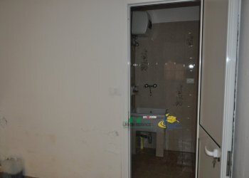 DSC_0607.JPG - Locale Commerciale Via San Bernardo Borgo, Brugnato - foto 2