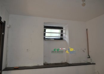 DSC_0608.JPG - Locale Commerciale Via San Bernardo Borgo, Brugnato - foto 3