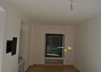 DSC_0611.JPG - Locale Commerciale Via San Bernardo Borgo, Brugnato - foto 6