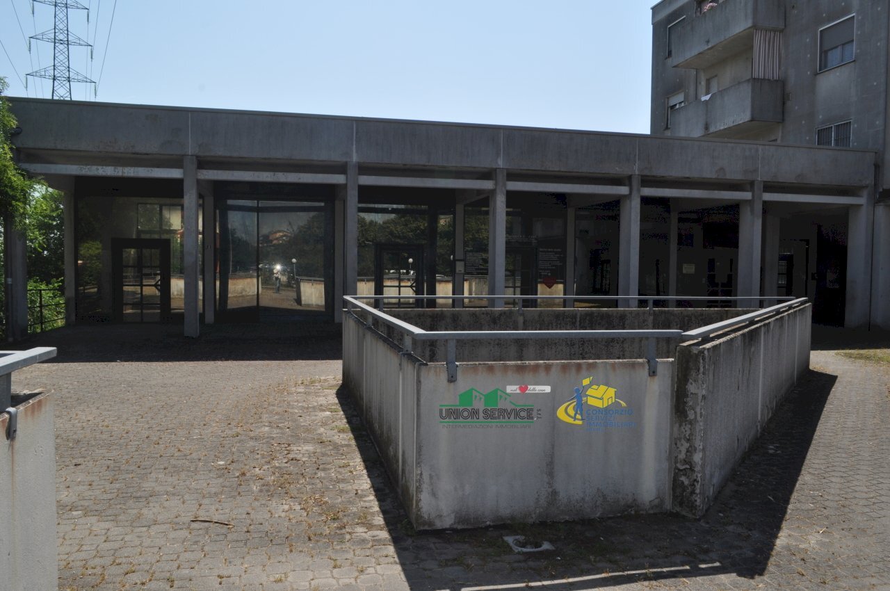 DSC_0091.JPG - Locale Commerciale Piazza Caduti di Superga, Parma - foto 2