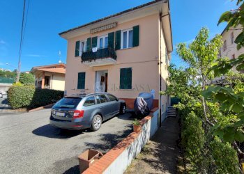 Leoni advert..jpg - Trilocale Vezzano Ligure - foto 1